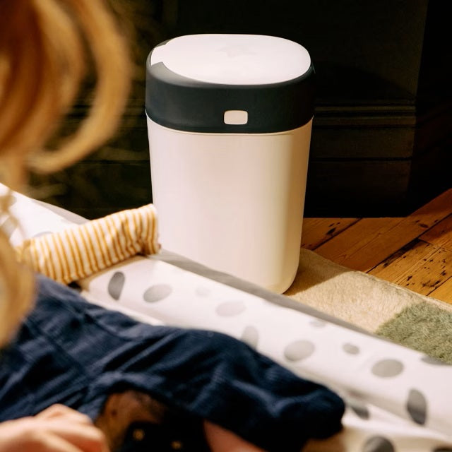 Tommee Tippee Twist & Click Nappy Disposal Unit - Cotton White