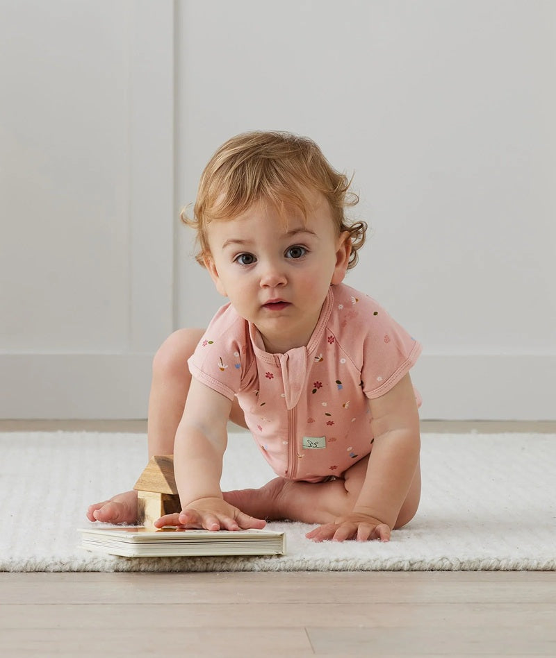 ergoPouch Australia Short Sleeve Layer 0.2 TOG - Daisies